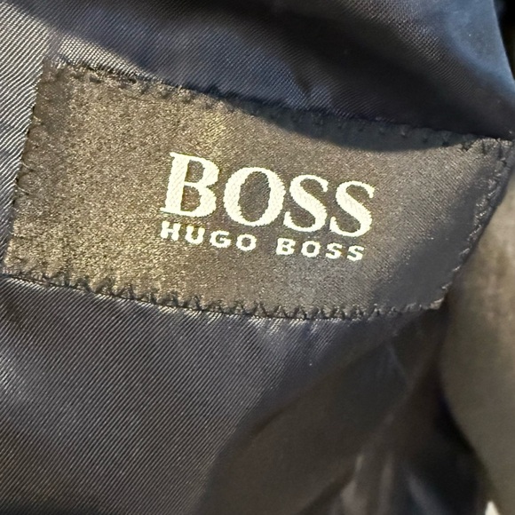 HUGO BOSS Men's Large 40R Wool Blue Pinstriped 2 Button Suit Coat Jacket Blazer - Picture 5 of 8